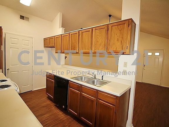 4th image of 1740 Carrington Dr