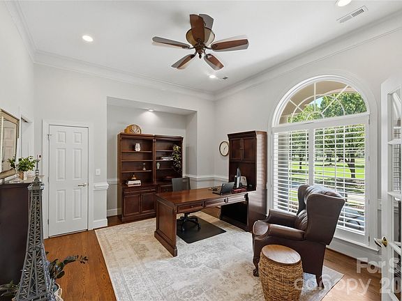 5th image of 459 Valley Run Dr