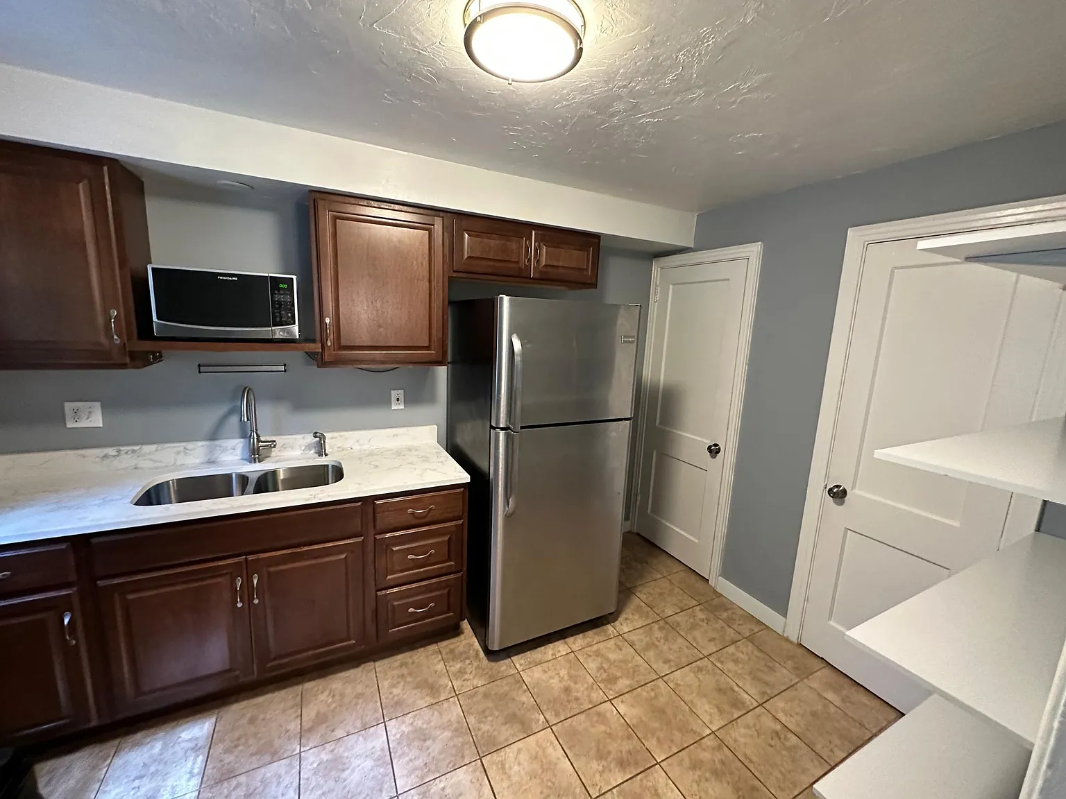 3 bed, 1200 sqft, $1,675 — Photo 4