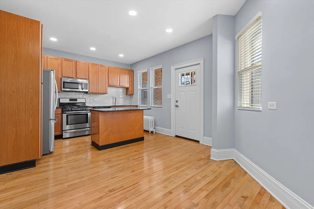 2 bed, $1,900 — Photo 1