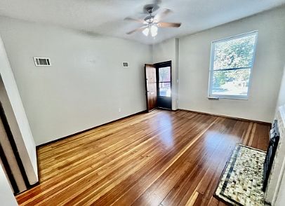 2nd image of 3218-20 Cherokee St #3220