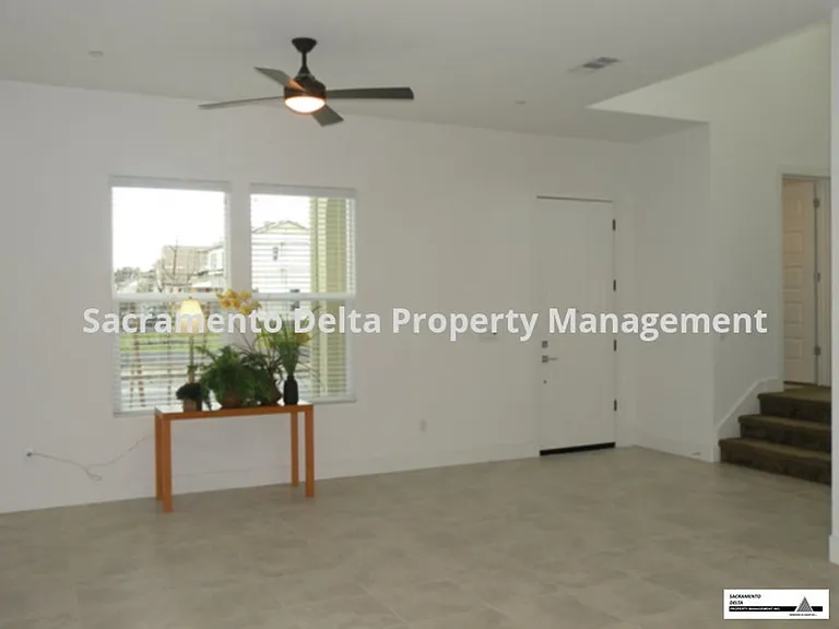 133 Fonseca St — Photo 2