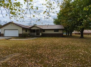 821 E Main St, Gentry, AR 72734