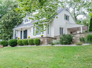 1 Westridge Ct, Saint Louis, MO 63124