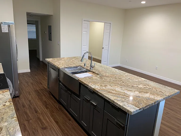 4730 Mission Bay Dr #J — Photo 5