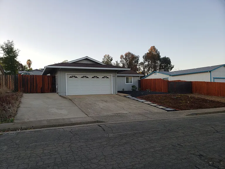 1127 Jaxon Way — Photo 2