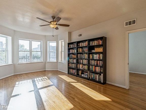 2nd image of 1433 N Fairfield Ave APT 2