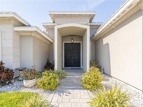 4th image of 2601 Tulipan Ave