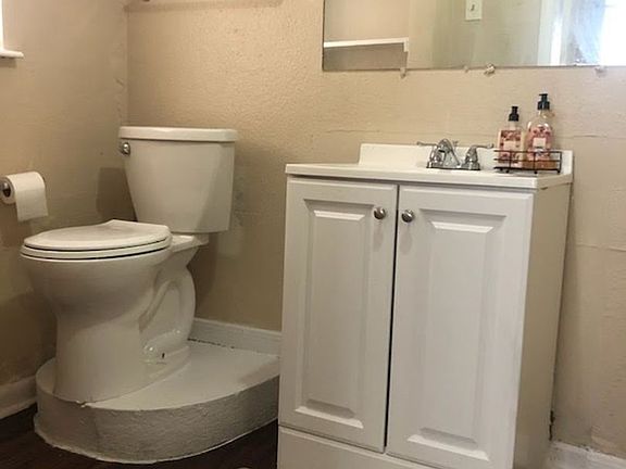 4th image of 924 Saint James APT 3