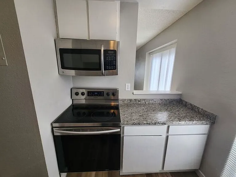 4330 Loomis Ave #2 — Photo 8