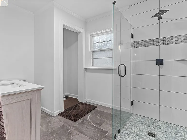1020 W Matthews Ave — Photo 18