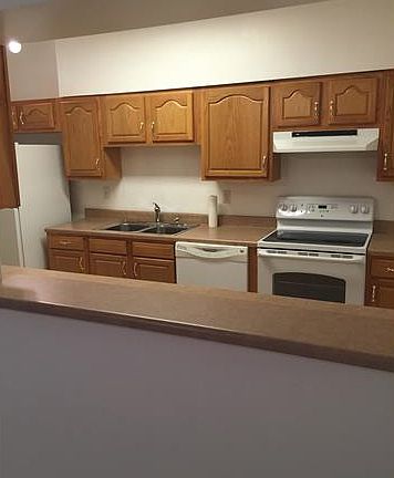 4th image of 3 Fontainebleau Dr