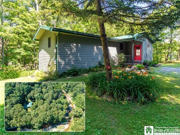 49 Oak St, Westfield, NY 14787