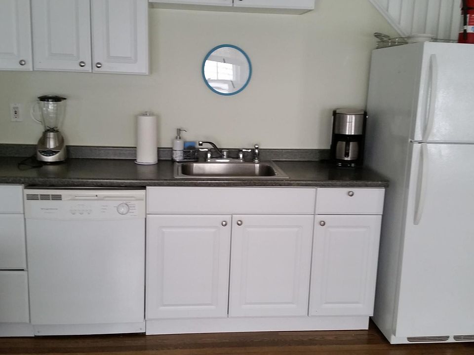 Kitchen with dishwasher