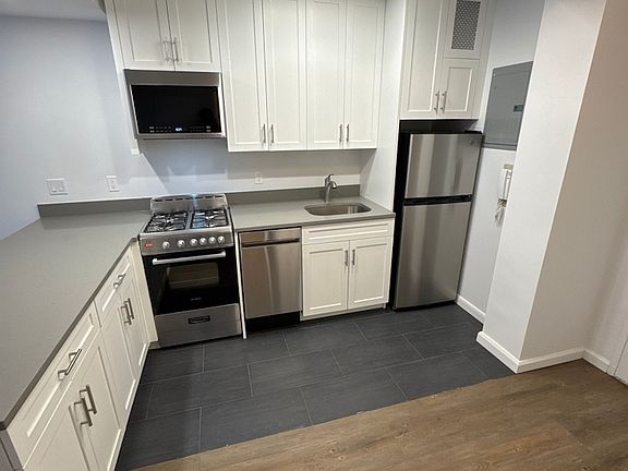 3rd image of 330 E 46th St APT 10T