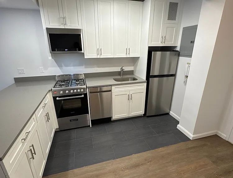 330 E 46th St #10T — Photo 3