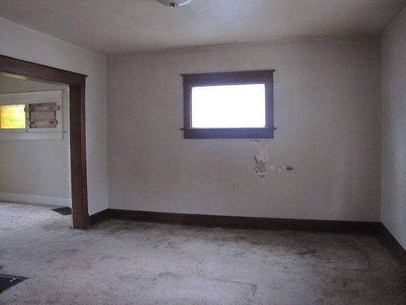5th image of 47 Notre Dame Ave