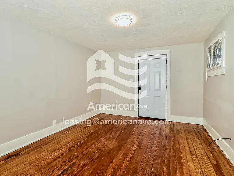 1817225_009_main_bedroom_13647139.jpg