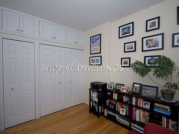 5th image of 624 11th St APT 6