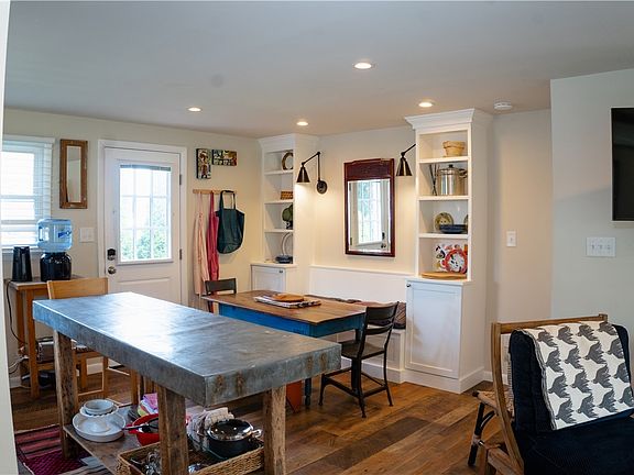 5th image of 112 W Vincent St