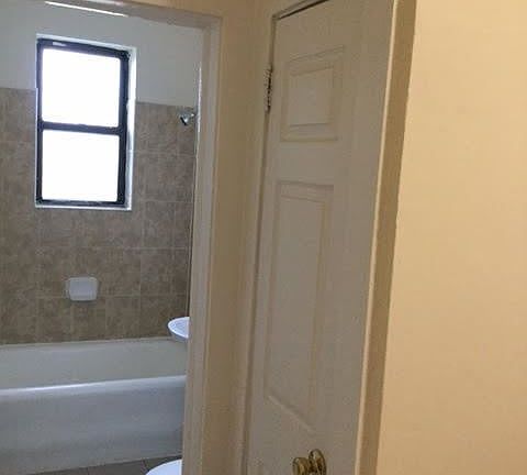 3rd image of 24 S Grove St APT E2