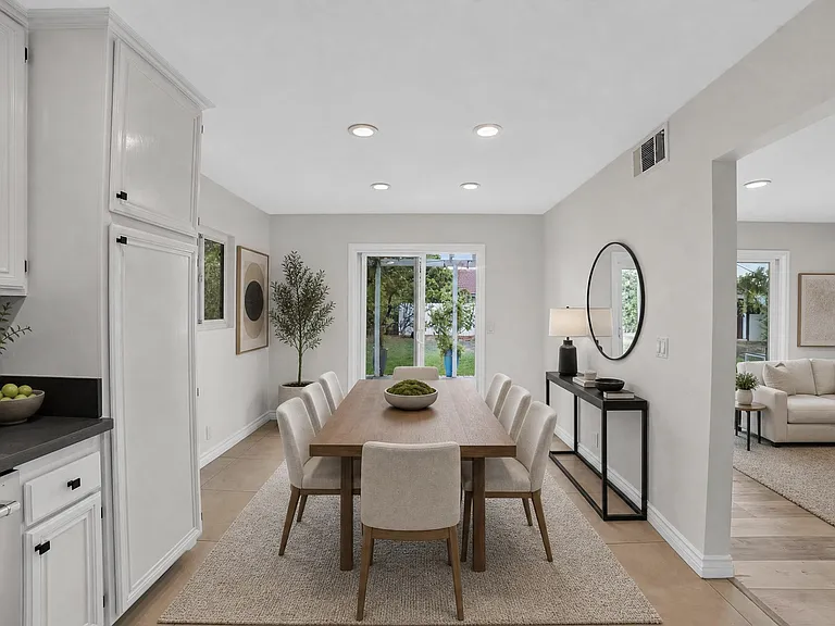 655 W Ontario Ave — Photo 22