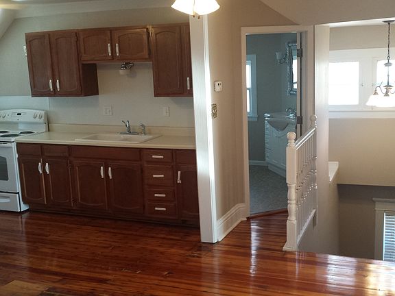 2nd image of 318 Washington St APT C