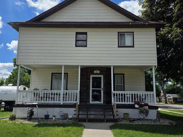 702 4th St SE, Pipestone, MN 56164