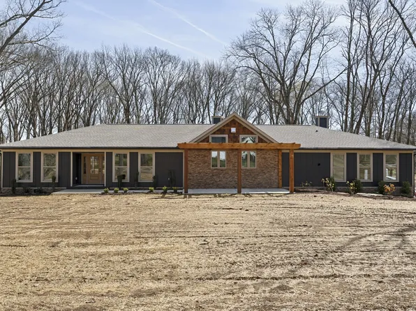 1328 Farmwood Dr, Murfreesboro, TN 37128