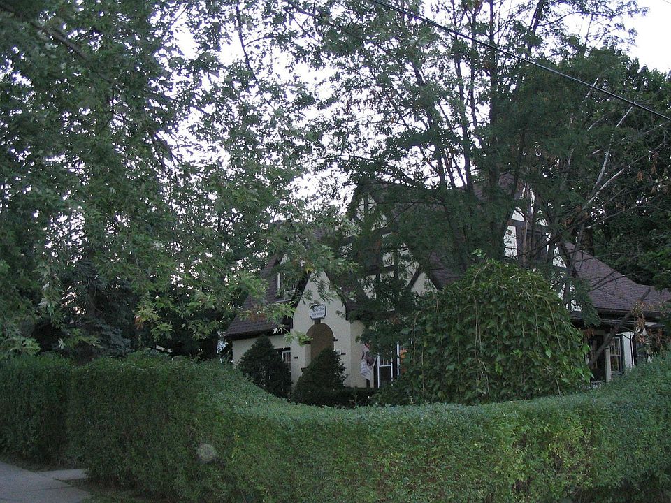 Front of home wrapped in hedges