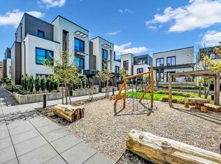 606 Foster Ave #404, Coquitlam, BC V3J 2L7