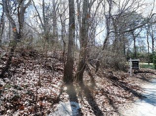 24 Oakhurst Rd, Hampton Bays, NY 11946