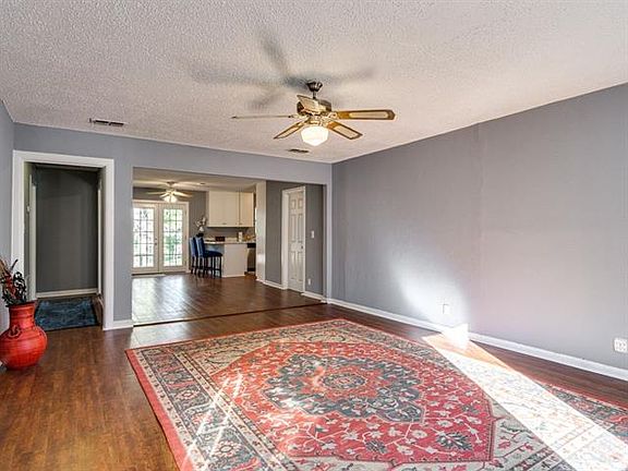 4th image of 415 Russell St