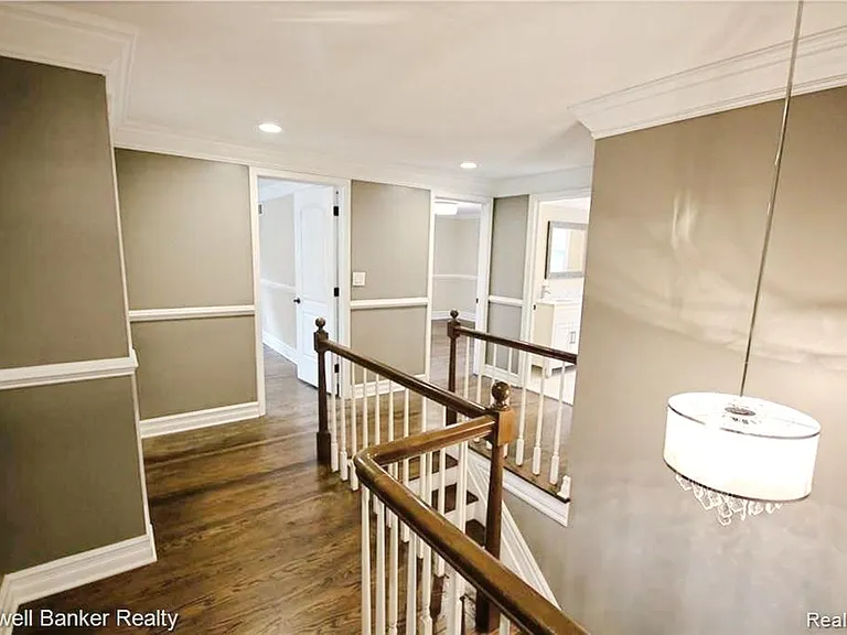 669 Mohegan St — Photo 27