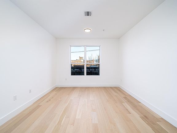 5th image of 649 38th St #211