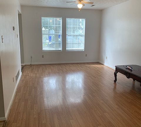 5th image of 423 Hawkins Ave