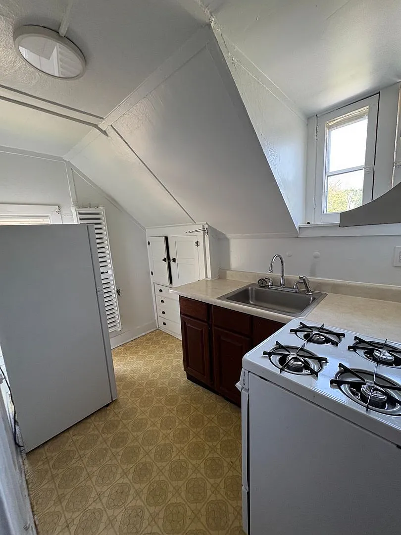 310 N. Hamilton (Bishop Pickering LLC) — Photo 4