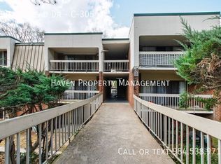 500 Umstead Dr APT C305, Chapel Hill, NC 27516