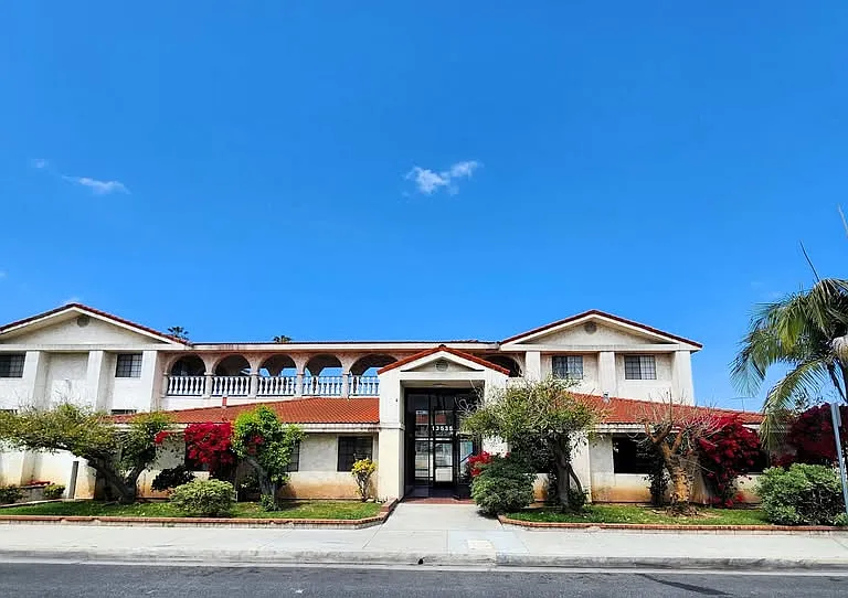 Villa Pacifica Apartments — Photo 18