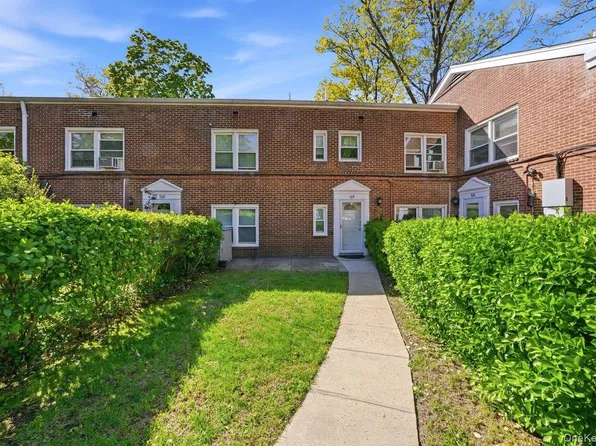 107 Hilltop Acres #107, Yonkers, NY 10704