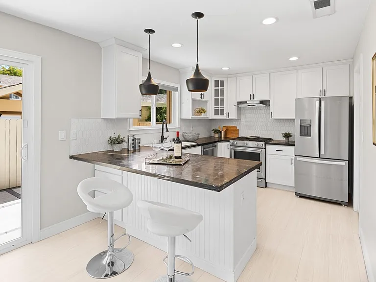 27 Saw Mill Ct — Photo 3
