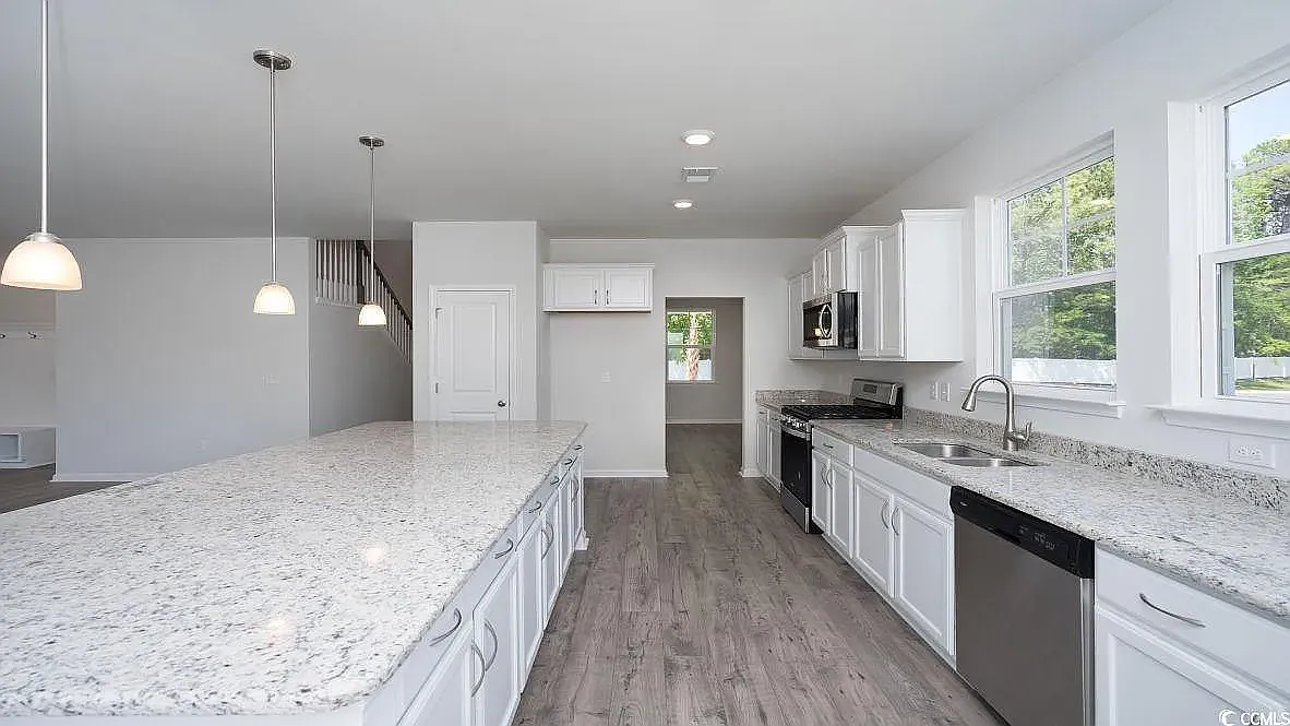 5 bed, 2665 sqft, $2,800 — Photo 2