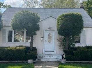 938 Ditmas Ave, Uniondale, NY