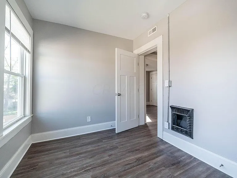 222 Parkwood Ave — Photo 11