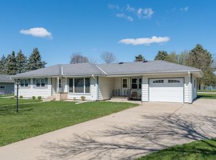 209 Hillcrest Way, Le Sueur, MN 56058