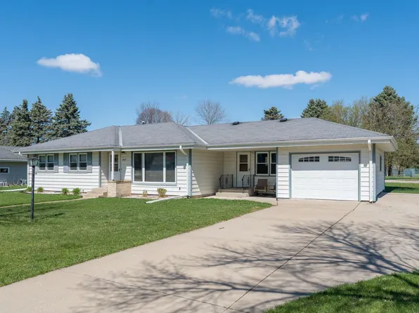 209 Hillcrest Way, Le Sueur, MN 56058