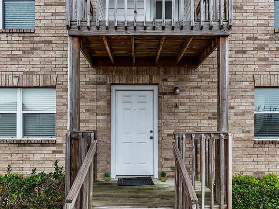 3rd image of 11905 Algonquin Dr Unit 3