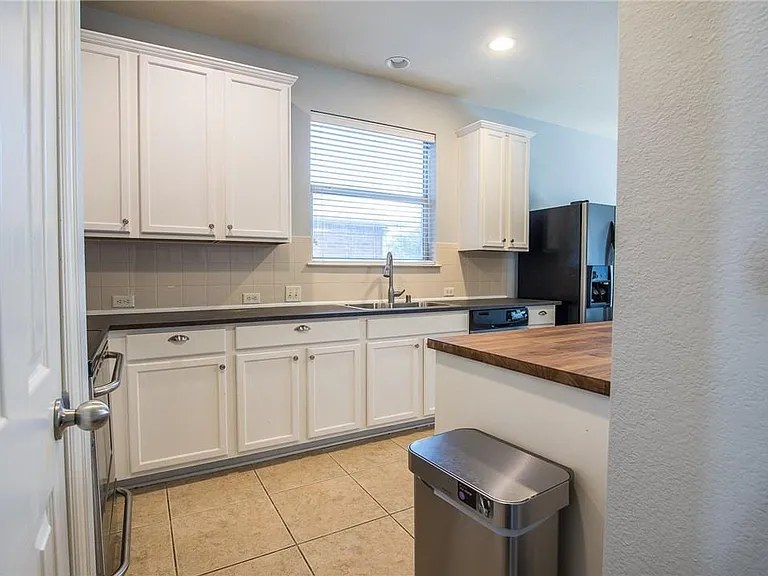 1412 Kittyhawk Dr — Photo 13