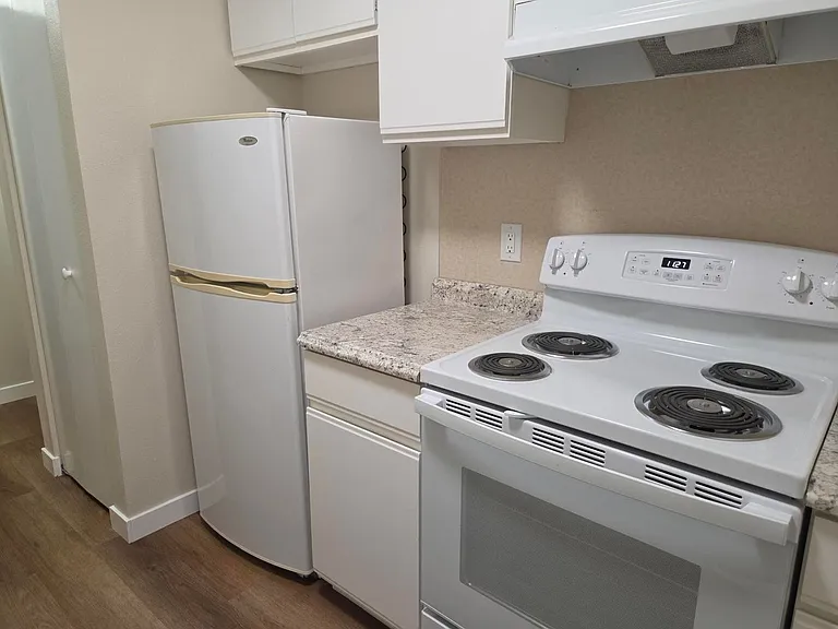 First Hill Apartments — Photo 12
