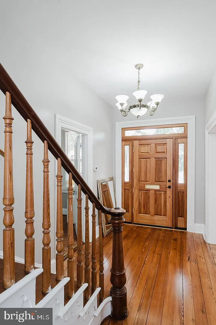 7 bed, 2.0 bath, 2624 sqft, $3,600 — Photo 4